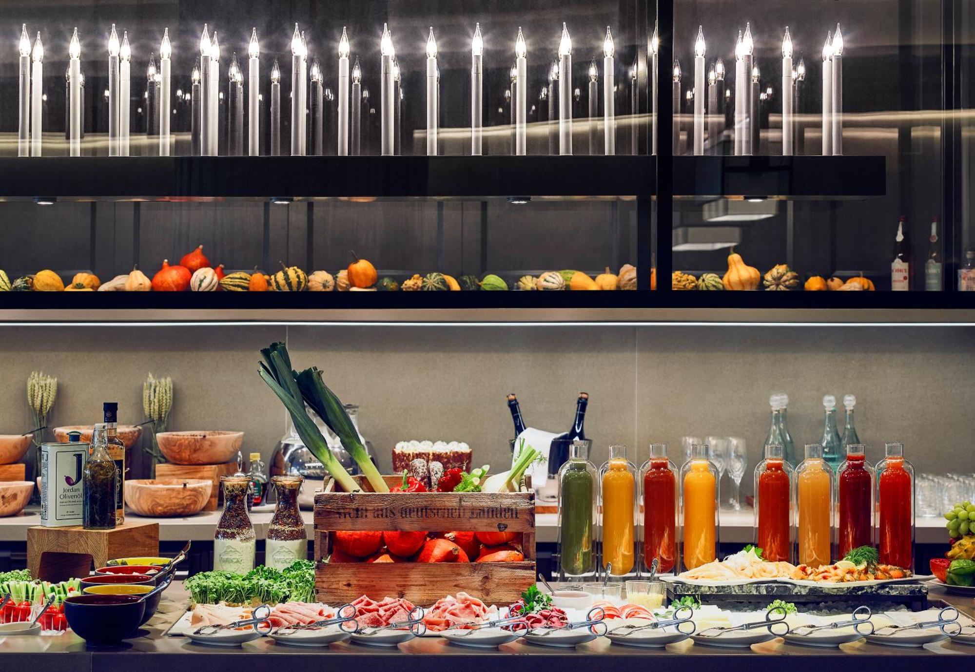 فندق سوفيتل فرانكفورت أوبرا المظهر الخارجي الصورة A salad bar