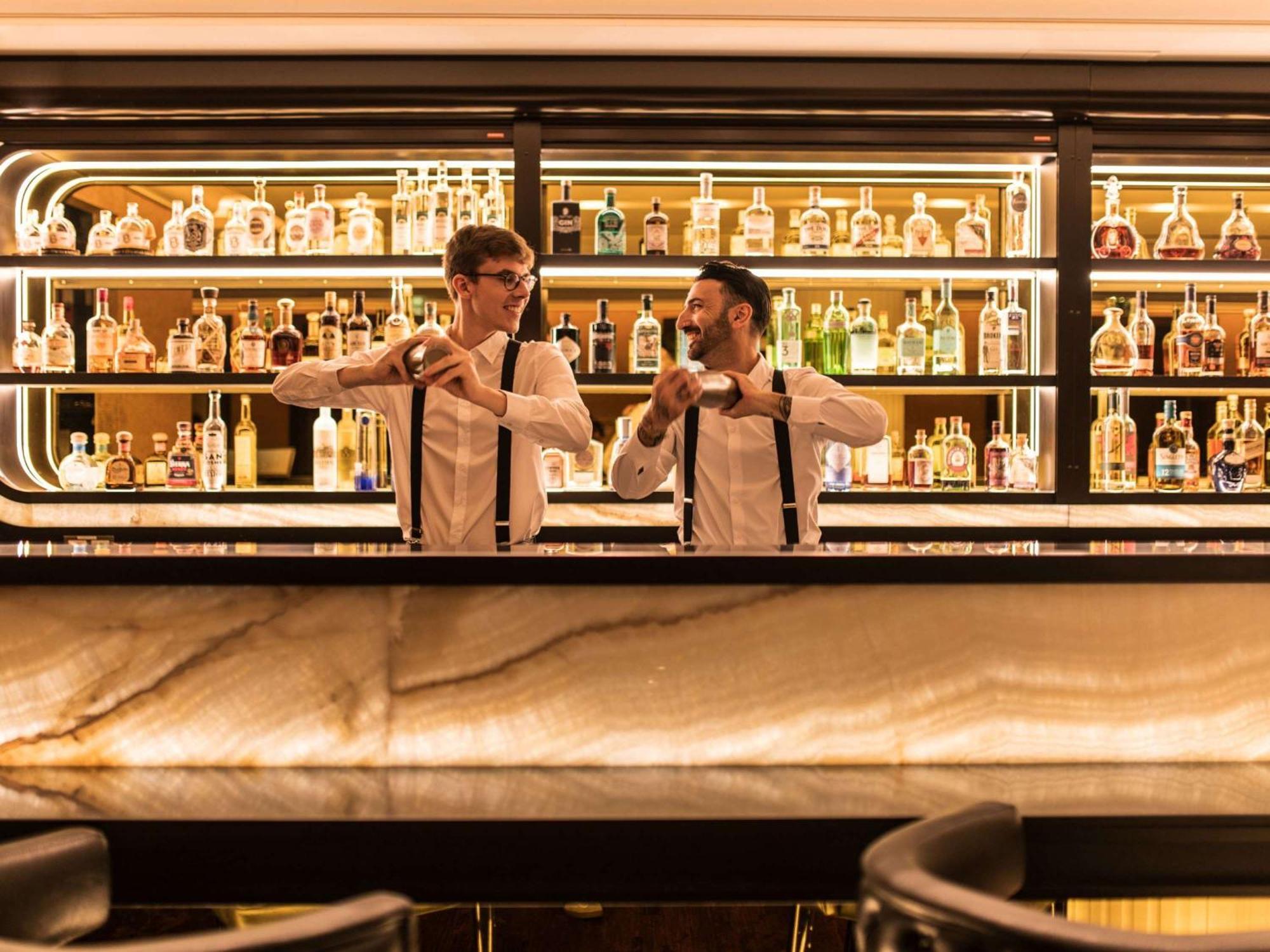 فندق سوفيتل فرانكفورت أوبرا المظهر الخارجي الصورة The bar at the London Edition