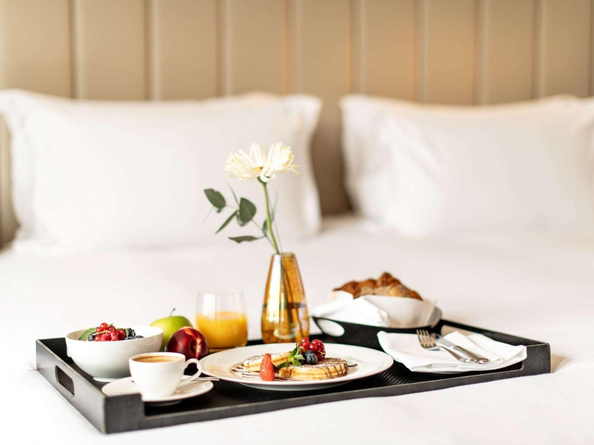 فندق سوفيتل فرانكفورت أوبرا المظهر الخارجي الصورة Room service