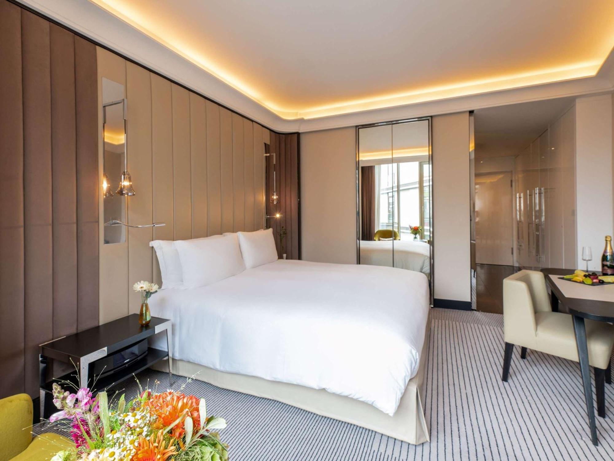 فندق سوفيتل فرانكفورت أوبرا المظهر الخارجي الصورة A suite at the hotel