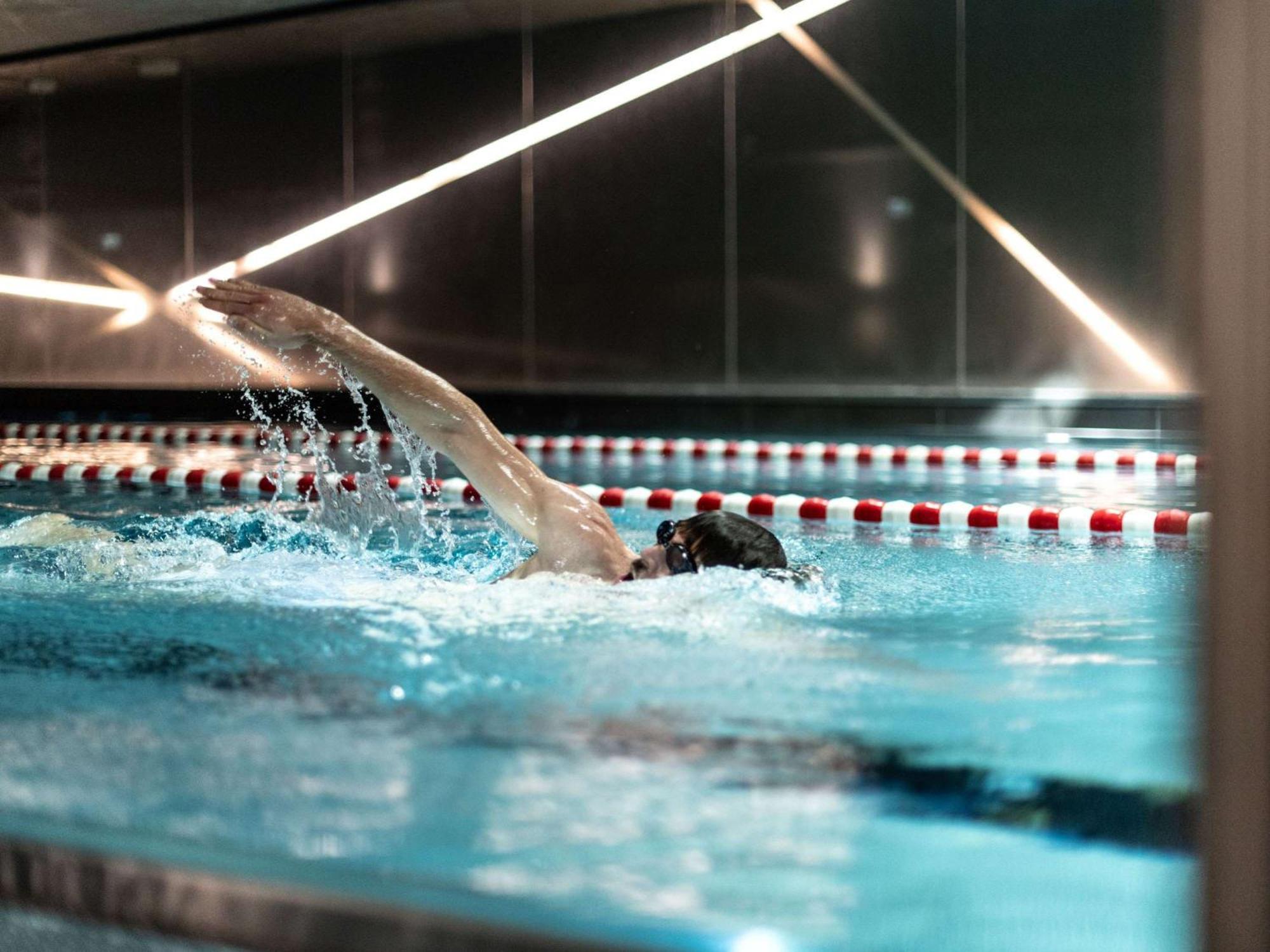 فندق سوفيتل فرانكفورت أوبرا المظهر الخارجي الصورة Swimming at the University of Bath