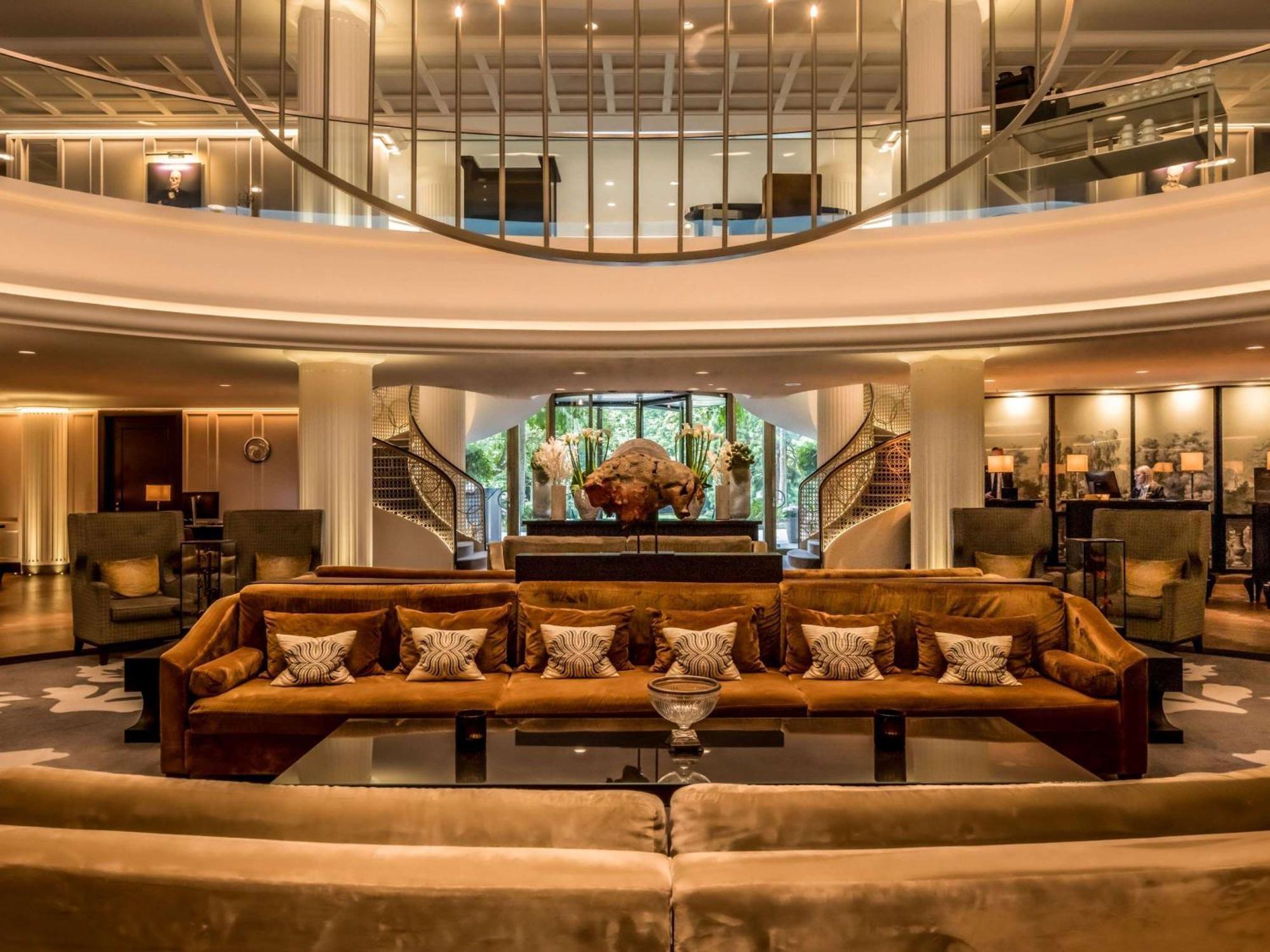 فندق سوفيتل فرانكفورت أوبرا المظهر الخارجي الصورة The lobby of the hotel